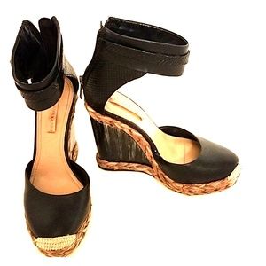 BCBG MaxAzria Black Leather Wedges 37